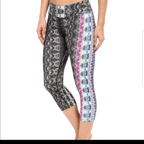PrAna Hydrobloom Capri Leggings Size Medium - Picture 7 of 7